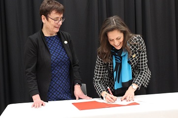 UWinnipeg's Dr. Annette Trimbe and CN's Mélanie Allaire participate in a signing ceremony to celebrate the launch of Indigenous Insights, which will help to advance reconciliation through cultural training for hundreds of employees.