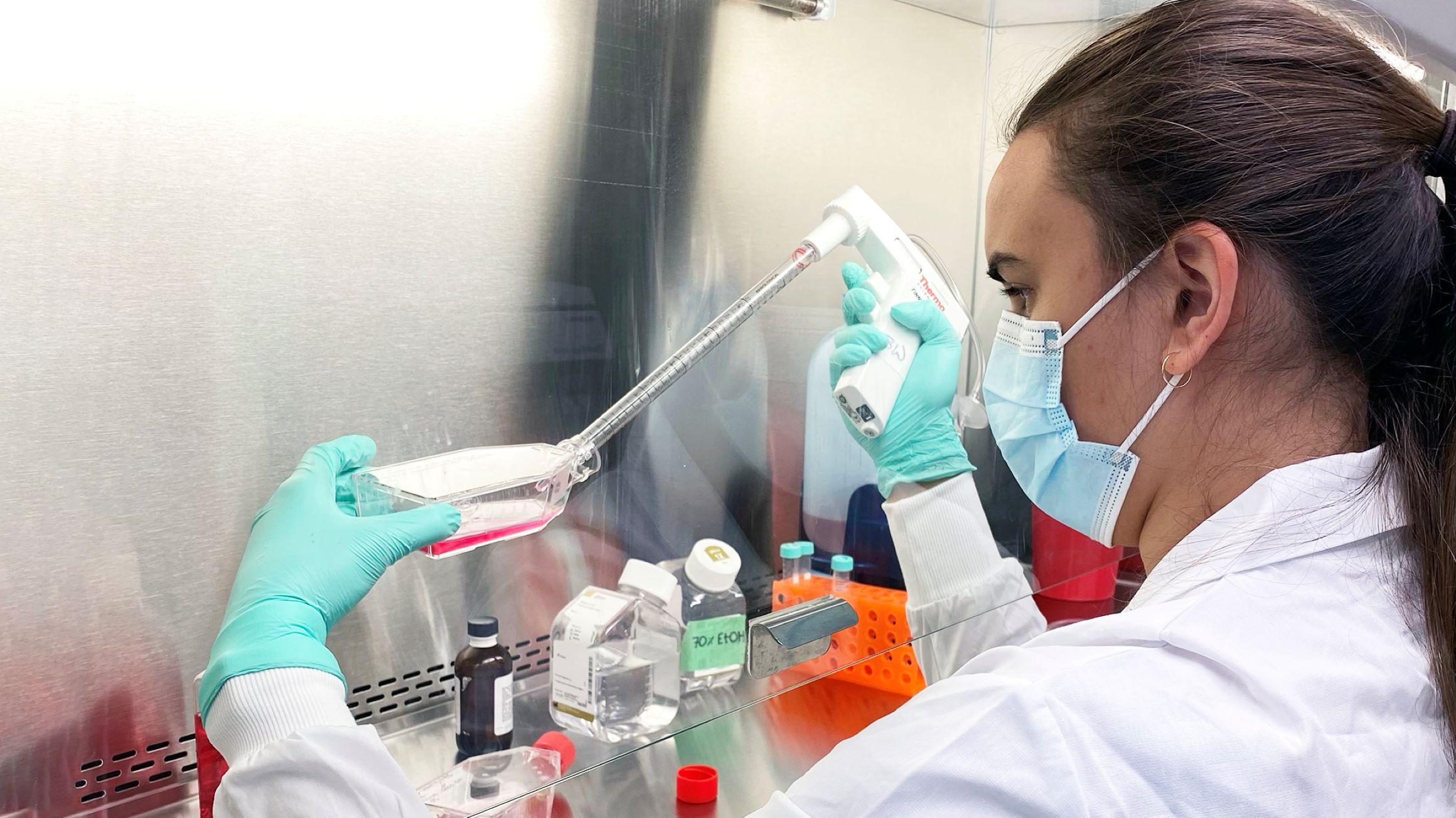 Jasmyne Storm cultures cells in a lab.